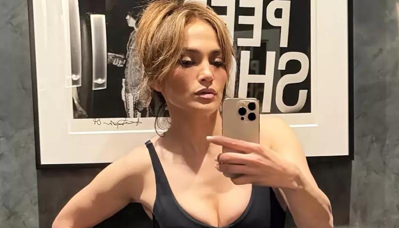 Дженнифер Лопес поблагодарила свое тело за «хорошую работу»