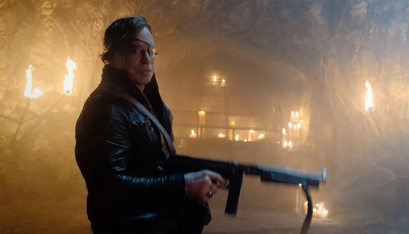 Микки Рурка выгнали из телешоу из-за гомофобии